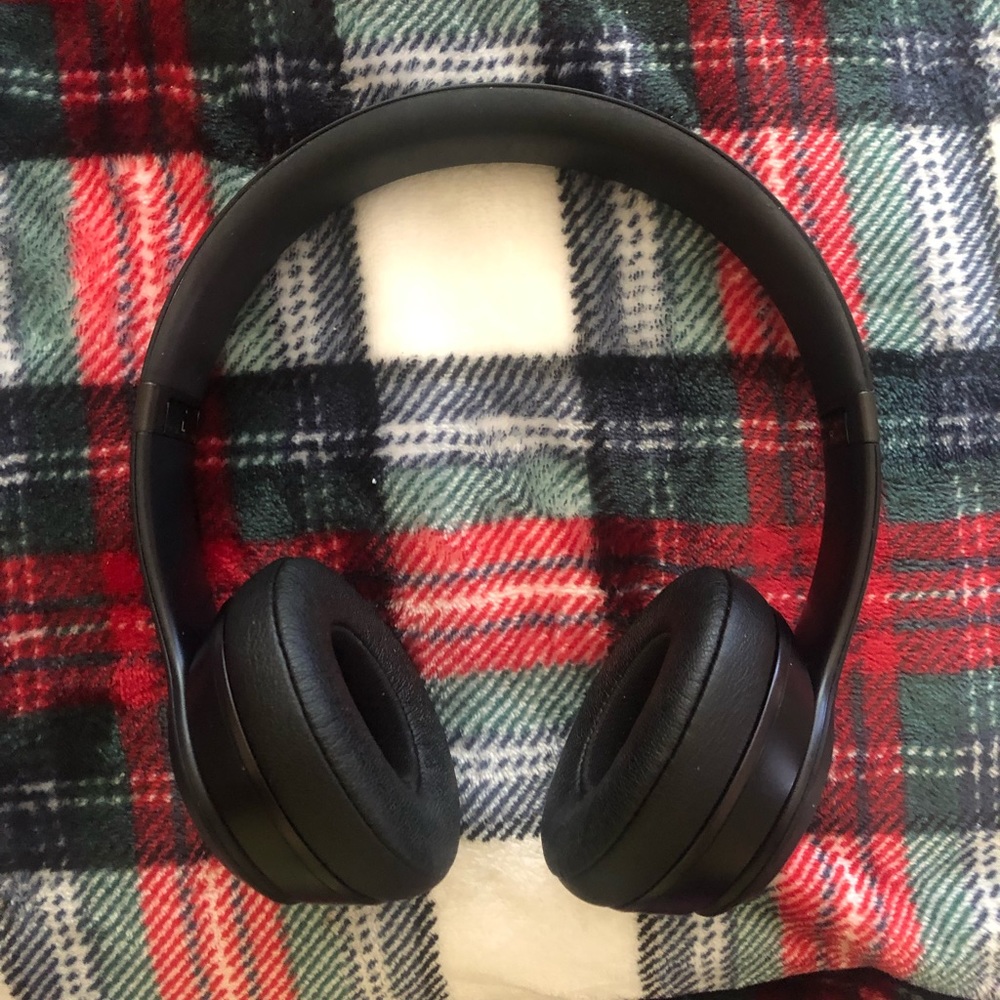 NWOT Beats Solo3 Wireless